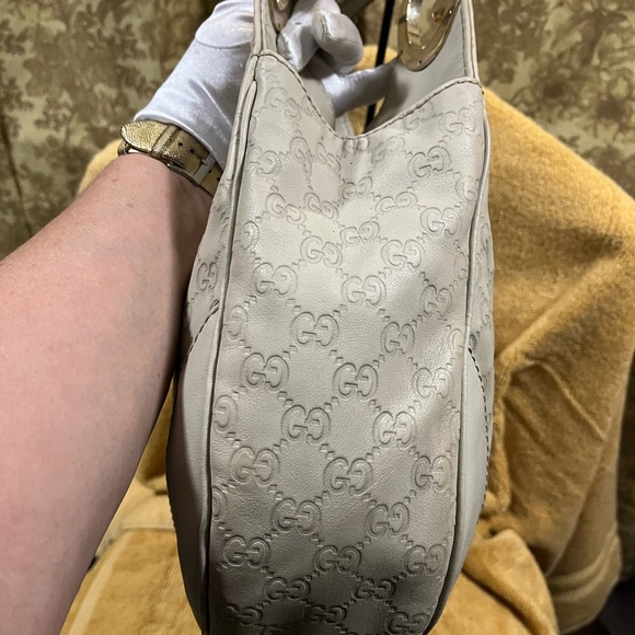 Authentic Gucci hobo bag in great condition. - Picture 4 of 11